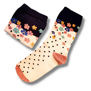 Scattered Flowers Ladies Socks (Size 4-8)